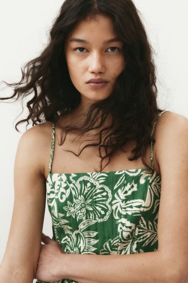 Green printed spaghetti straps midi outfit